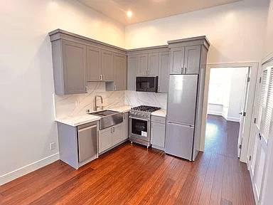 Listing photo 1 of 4