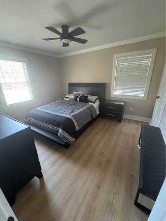 Listing photo 1 of 5