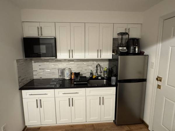 Listing photo 1 of 5
