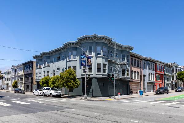 Listing photo 1 of 5