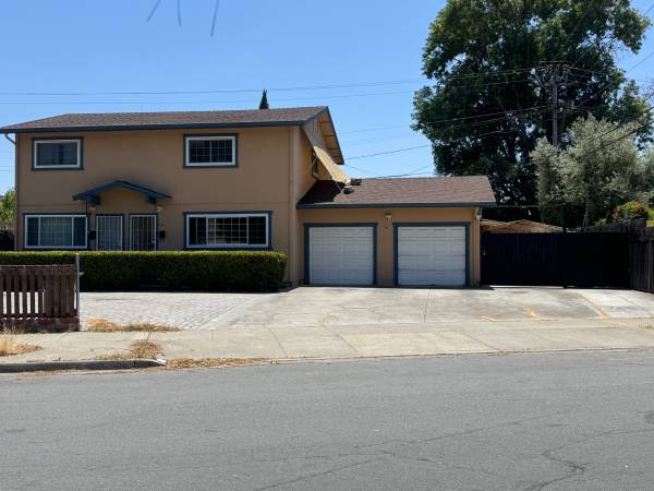 Listing photo 1 of 5