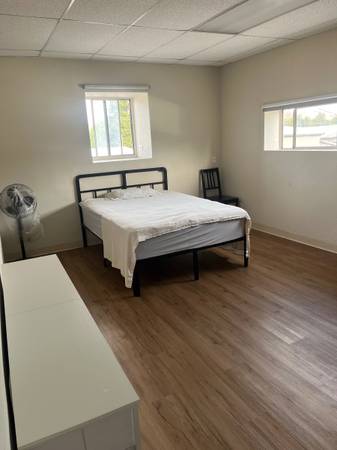 Listing photo 1 of 2