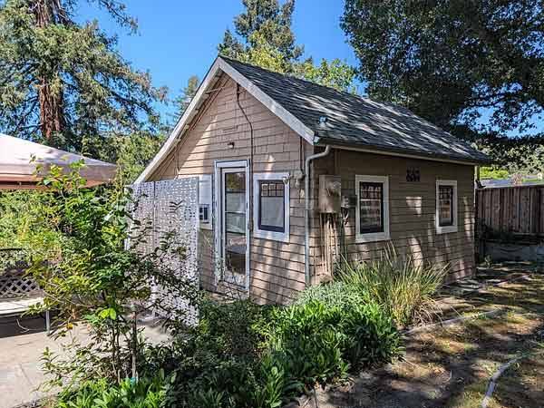 Listing photo 1 of 5