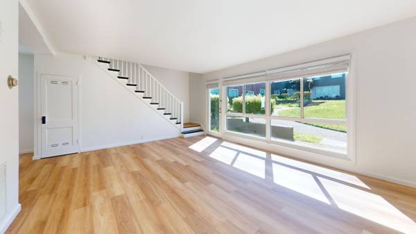 Listing photo 1 of 5