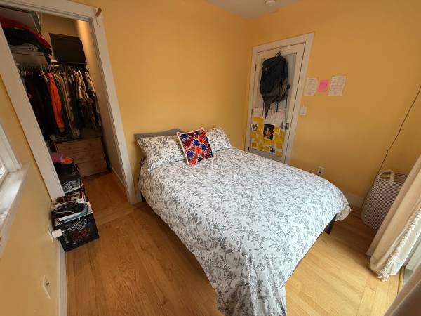 Listing photo 1 of 5