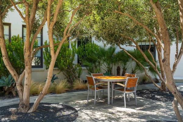 Listing photo 1 of 5