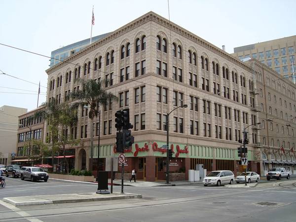 Listing photo 1 of 5