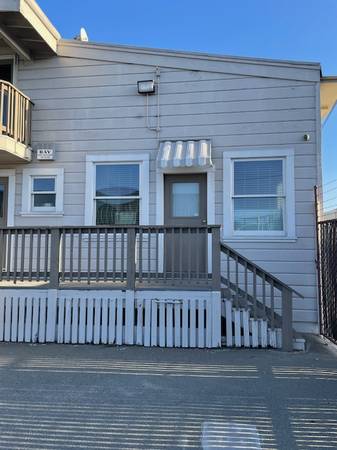 Listing photo 1 of 5