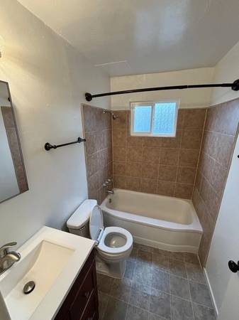 Listing photo 1 of 4