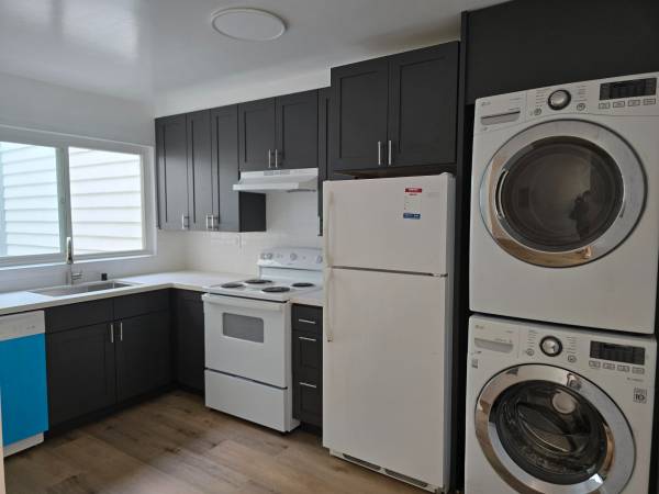 Listing photo 1 of 5