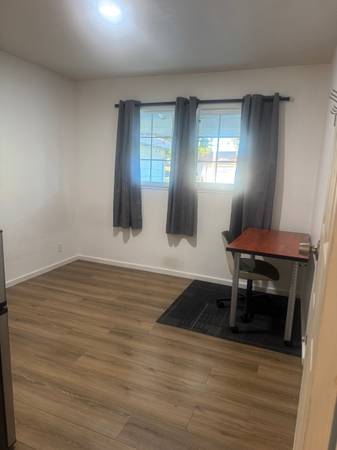 Listing photo 1 of 4