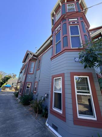 Listing photo 1 of 5