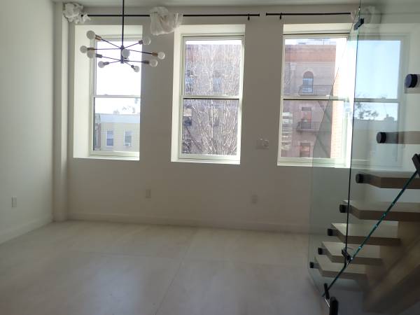 Listing photo 1 of 5