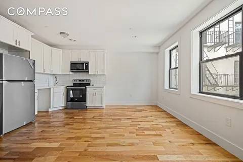 Listing photo 1 of 5