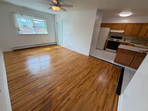 Listing photo 1 of 5