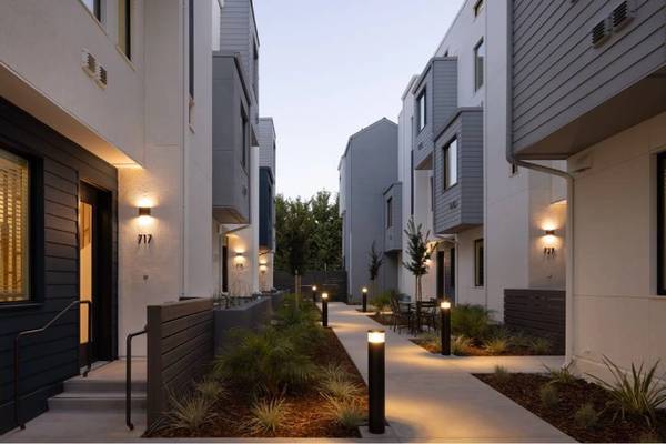 Listing photo 1 of 5