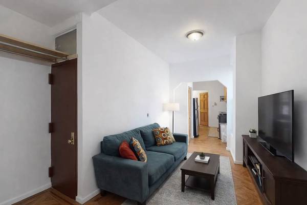 Listing photo 1 of 5