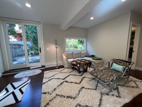 Listing photo 1 of 5