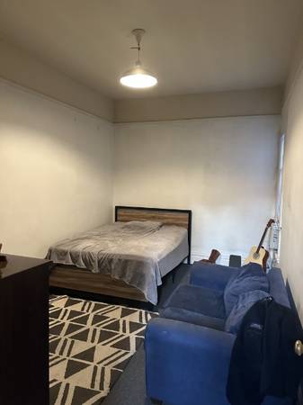 Listing photo 1 of 5