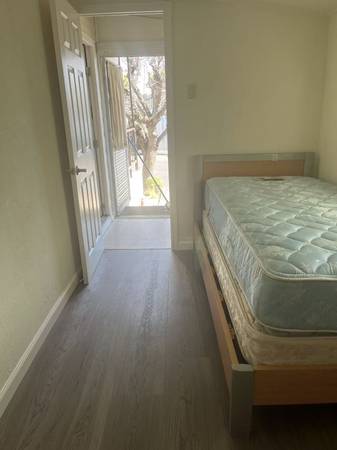 Listing photo 1 of 3