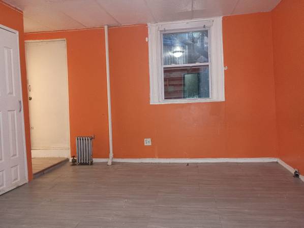 Listing photo 1 of 5