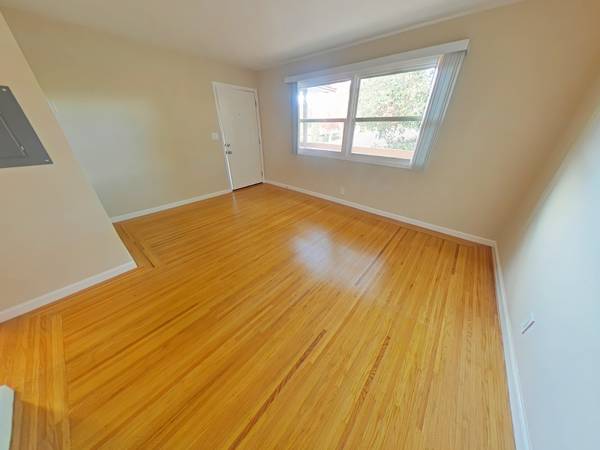 Listing photo 1 of 5
