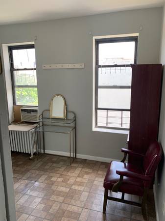 Listing photo 1 of 5