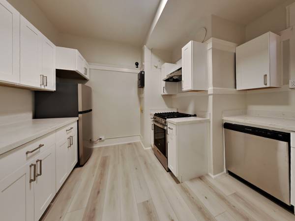 Listing photo 1 of 5