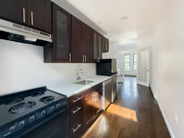 Listing photo 1 of 5