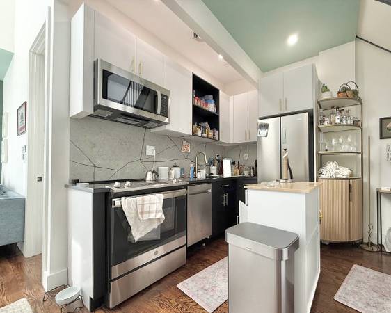 Listing photo 1 of 4