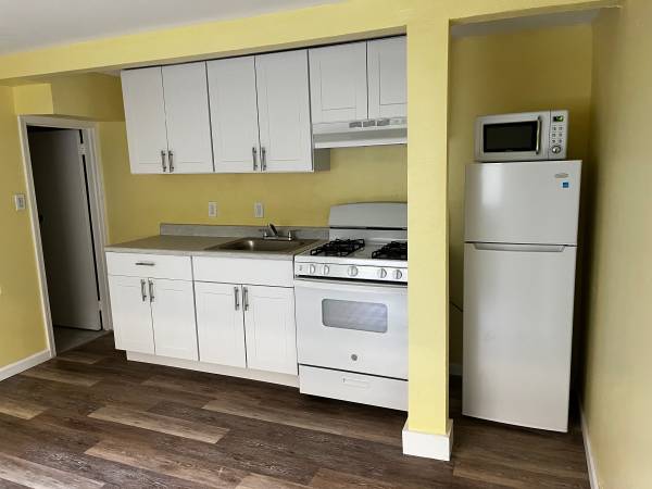 Listing photo 1 of 5