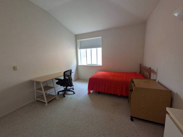 Listing photo 1 of 2