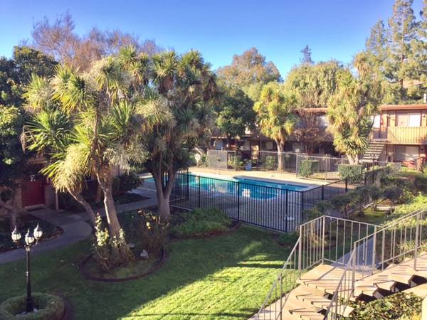 Listing photo 1 of 5