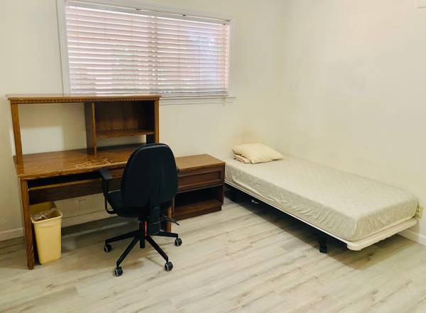 Listing photo 1 of 3