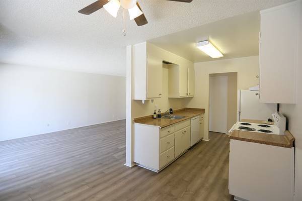 Listing photo 1 of 5