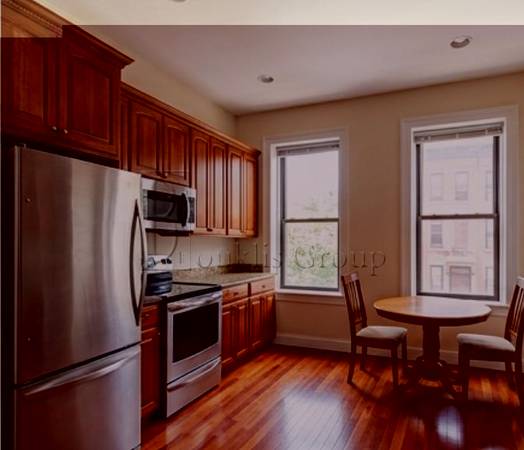 Listing photo 1 of 3