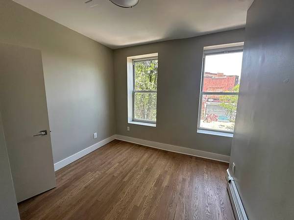 Listing photo 1 of 5