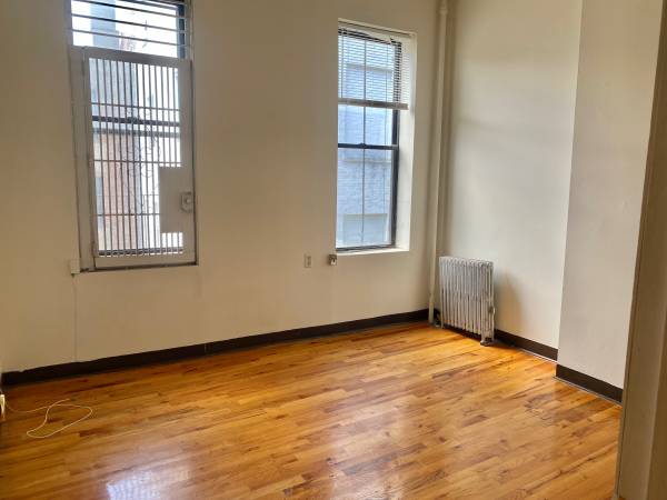 Listing photo 1 of 5