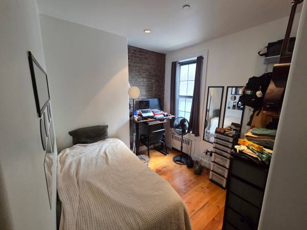 Listing photo 1 of 5