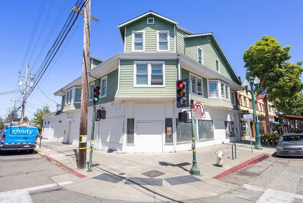 Listing photo 1 of 5