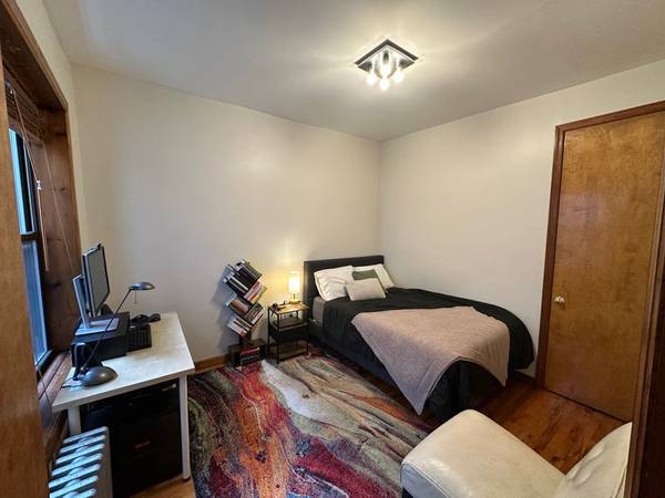 Listing photo 1 of 4