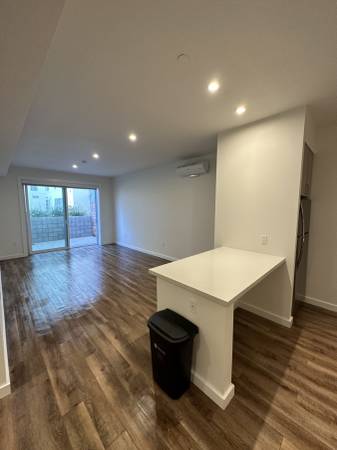 Listing photo 1 of 5