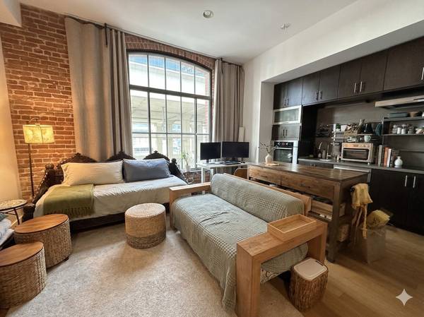 Listing photo 1 of 3