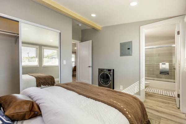 Listing photo 1 of 5