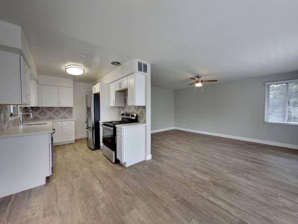 Listing photo 1 of 5