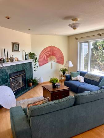 Listing photo 1 of 5