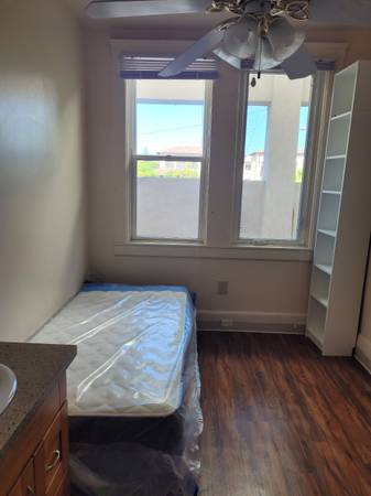 Listing photo 1 of 3