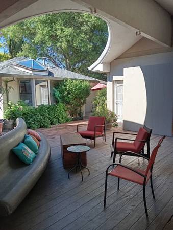 Listing photo 1 of 5