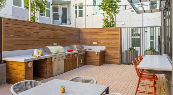 Listing photo 1 of 5