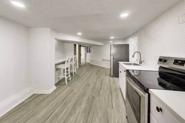 Listing photo 1 of 5